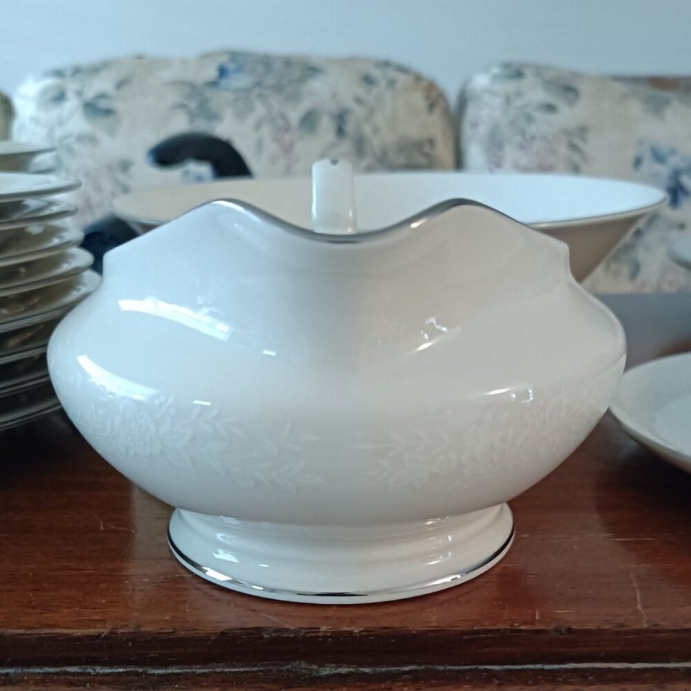Vintage American Royalty Winterset Porcelain China Gravy Boat 1001 - Picture 2 of 5